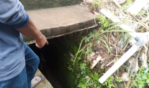 Banjir Cihanjuang, Saluran KBB Tersumbat Sampah Doc. Satu-satunya Saluran Air di Kawasan Cibabat, Kota Cimahi (mong)