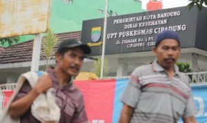 Tarif Puskesmas Naik, Dinkes Kota Bandung: 99 Persen Warga Terdaftar BPJS Aktivitas masyarakat di kawasan Puskesmas Cipadung, Kota Bandung. (Pandu Muslim/Jabar Ekspres)