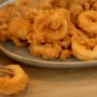Cara Membuat Calamari Crispy Ala Restoran, Intip Tips Terbaik dari Devina Hermawan!