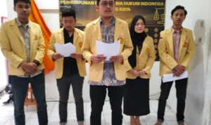 Ketua Permahi se-Jabar Tri Haganta Mubarak Tarigan Tua SH, saat membacara rilis mengenai proses Seleksi Terbuka Pengisian Jabatan Pimpinan Tinggi Madya Sekda Jabar, Selasa 2 Januari 2024.