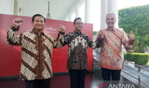 Presiden Jokowi sindir Anies Baswedan dan Ganjar Pranowo usai Debat Capres ketiga.