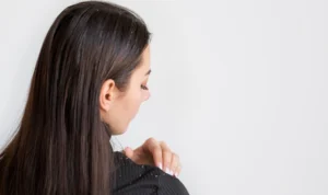 Ini Dia Penyebab dan Cara Mengatasi Ketombe Berkerak! Ini Dia Penyebab dan Cara Mengatasi Ketombe Berkerak!