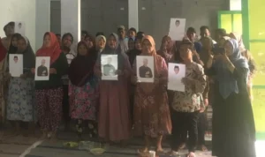 Masyarakat Indramayu Nyatakan Siap Menangkan Ganjar-Mahfud Sejumlah tokoh masyarakat dan warga Indramayu, Jawa Barat, mendeklarasikan dukungan kepada pasangan Ganjar-Mahfud MD, pada Pilpres 2024 mendatang.