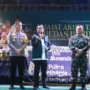 Bupati Bandung, Dadang Supriatna (tengah) saat memberikan pemaparan di Kecamatan Majalaya, pada Senin (1/1/2024) dini hari.