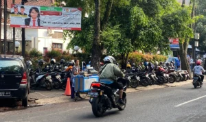 Mulai Besok, Sterilisasi Lahan Parkir di Kawasan GOR Saparua Kondisi parkir on street di kawasan GOR Saparua, Kota Bandung, pada Rabu (10/1). (Nizar/Jabar Ekspres)