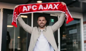 Jordan Henderson resmi perkuat Ajax Amsterdam selama 2 tahun.