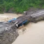 Sempat Ambruk, Jembatan Sementara di Surian Sumedang Bisa Dilalui Kembali