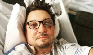 Mengintip Momen Beruntung Jeremy Renner Setelah 1 Tahun Kecelakaan Tragis Mengintip Momen Beruntung Jeremy Renner Setelah 1 Tahun Kecelakaan Tragis
