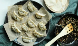 Ide Bisnis Wonton Chili Oil Enak dan Laku Keras, Dijual Rp10 Ribu per Porsi Worth It? Ilustrasi Cara Membuat Wonton Chili Oil Viral untuk Ide Bisnis Rumahan/ Pexels/ Jasmijn Van der Maaten