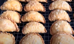 Cara Membuat Pastel Buncit yang Tetap Renyah dan Lezat Sepanjang Hari, Intip Resepnya Yuk!