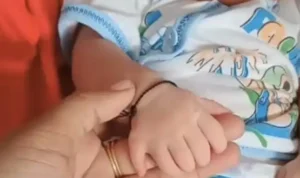 Viral! Seorang Bayi Lahir dengan 6 Jari di Kedua Tangan dan Kakinya