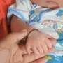 Viral! Seorang Bayi Lahir dengan 6 Jari di Kedua Tangan dan Kakinya