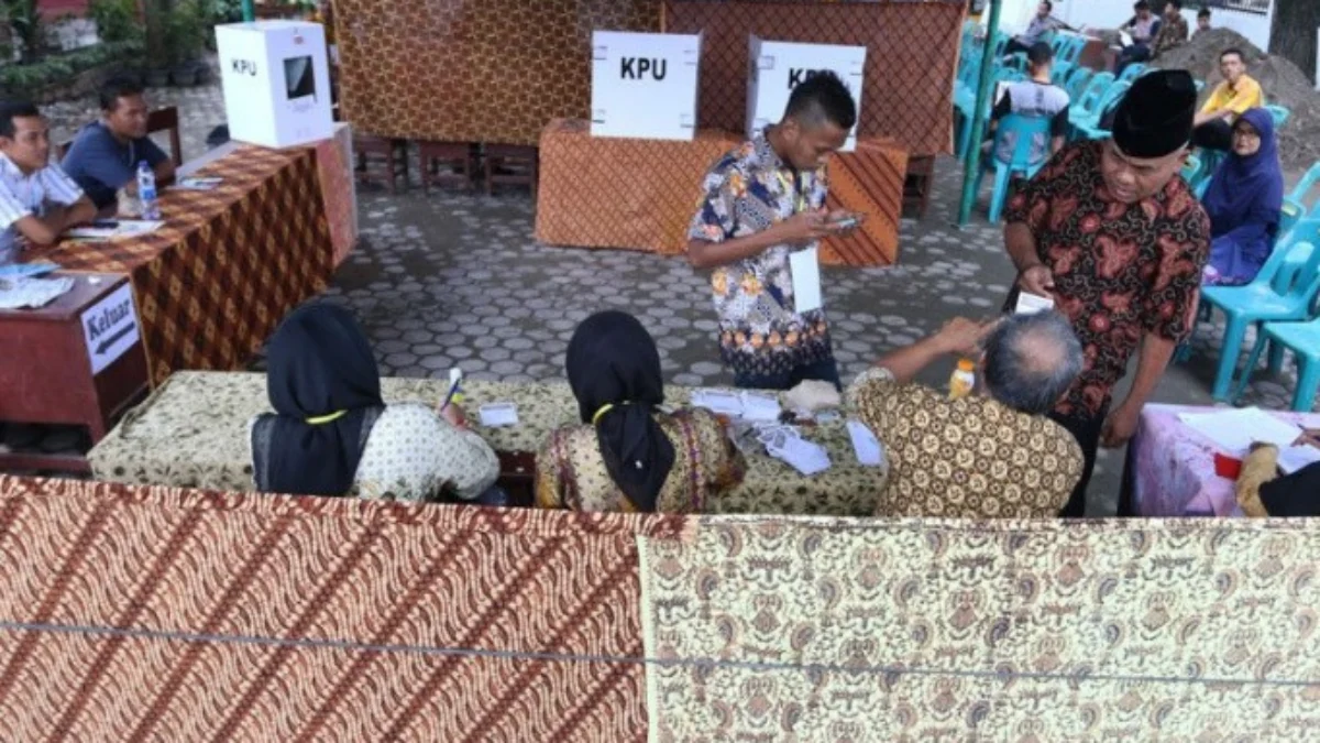 Salah satu ide kreatif dekorasi TPS unik yang menggunakan konsep batik. (antara)