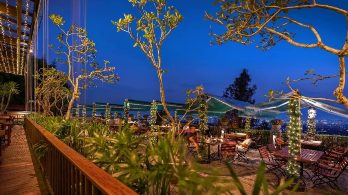 Pemandangan indah dari salah satu kafe romantis yang ada di Bandung (instagram @thevalleybistrocafe)
