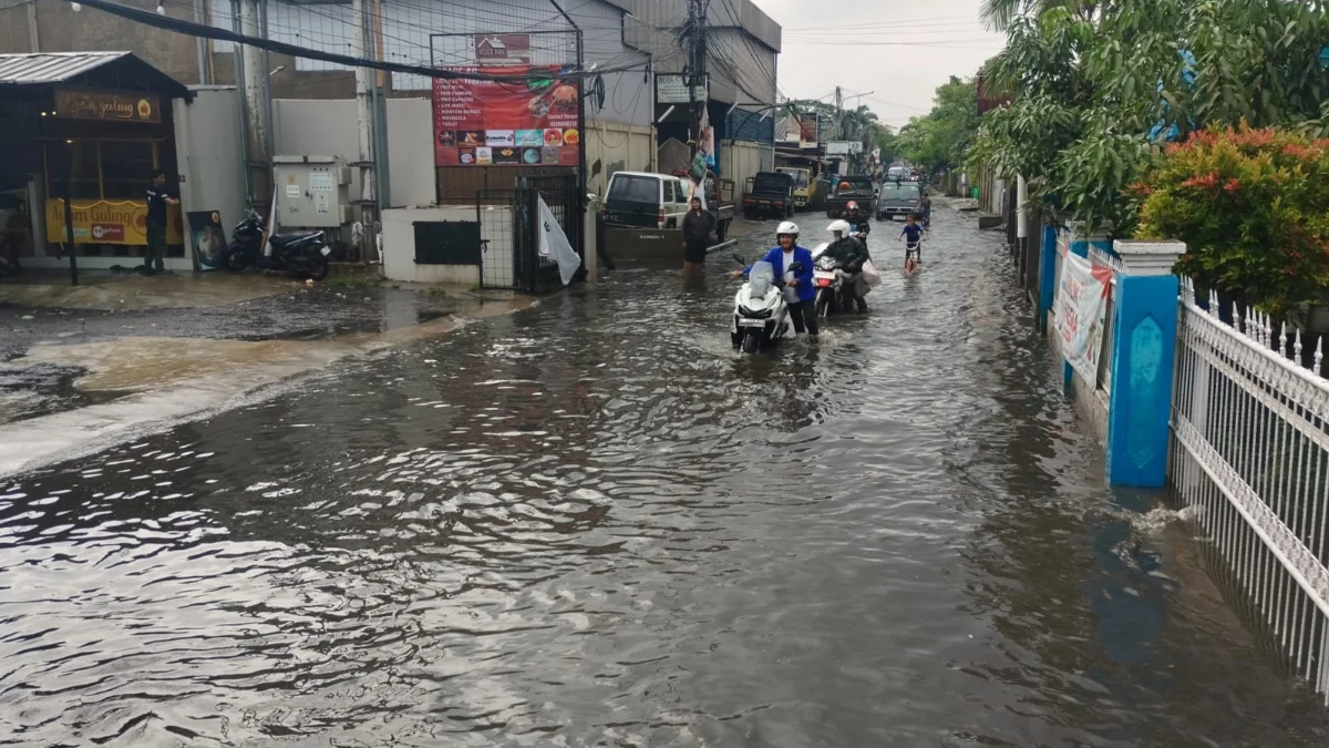 Imbas di guyur hujan dengan intensitas tinggi, Banjir kembali melanda Kawasan Cingised, Kelurahan Cisaranten Endah, Arcamanik, Kota Bandung, Sabtu (10/2) (Istimewa)