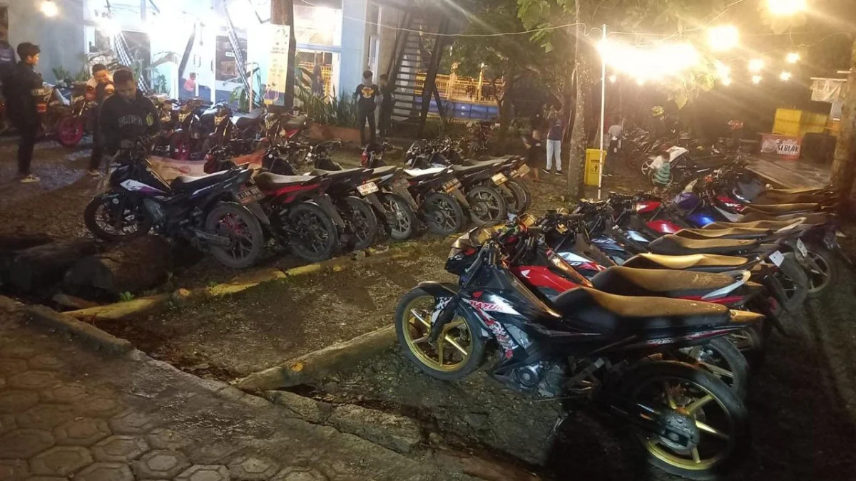 Ratusan Honda Sonic yang mengikuti even kopdar gabungan di Karawang.