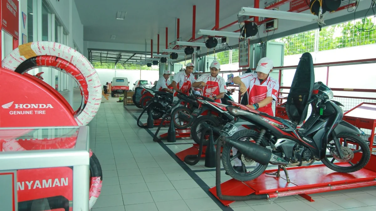 Merawat sepeda motor terutama di musim hujan membutuhkan trik khusus.