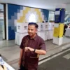 Dok. Pj Gubernur Jabar, Bey Triadi Machmudin, saat gunakan hak suranya di TPS 15, Jl. Cianjur Bandung. Rabu, (14/3). Foto. Sandi Nugraha.