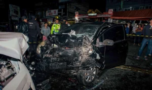 Tabrakan beruntun libatkan 5 kendaraan di Jalan Surapati, tepatnya di depan Pudsdai, Kecamatan Cibeunying Kaler, Kota Bandung pada Sabtu, 3 Februari 2024. (DOK: Kanit Gakkum Satlantas Polrestabes Bandung, AKP Arif Saepul Haris for Jabar Ekspres)