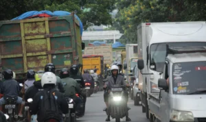 Libur Panjang! Ratusan Ribu Kendaraan Asal Jabodetabek Diprediksi Bakal Kepung Bandung Ilustrasi arus Lalu Lintas Kota Bandung (Pandu Muslim / JE)
