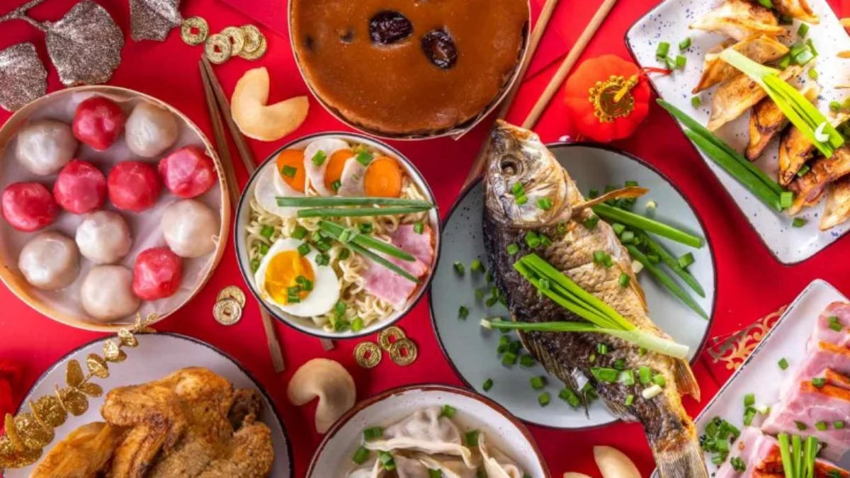 Daftar Makanan Khas yang Selalu Ada Saat Perayaan Imlek ILUSTRASI: makanan khas imlek yang wajib selalu ada. (freepik)