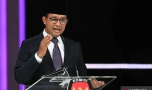 Jawaban Capres Ketika Ditanya Terkait Pendidikan, Anies: Negara Jangan Pelit sama Guru dan Dosen Capres nomor urut 1, Anies Baswedan, menyampaikan pandangannya saat Debat Kelima Pilpres 2024 di Balai Sidang Jakarta, di kawasan Senayan, Jakarta, Minggu (4/2/2024). Foto: ANTARA FOTO/M Risyal Hidayat