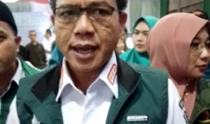 Bupati Bandung, Dadang Supriatna saat ditemui di Desa Cikuya, Kecamatan Cicalengka, Kabupaten Bandung. (Yanuar/Jabar Ekspres)