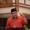Ono Surono Minta Maruarar Sirait Selesaikan Hutang Kepada PDI Perjuangan Ketua DPD PDI Perjuangan Jawa Barat Ono Surono Minta Maruarar Sirait Selesaikan Hutang Kepada PDI Perjuangan.