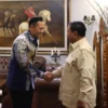 Ketua Umum Partai Demokrat, Agus Harimurti Yudhoyono (AHY) saat bertemu Capres 02, Prabowo Subianto.