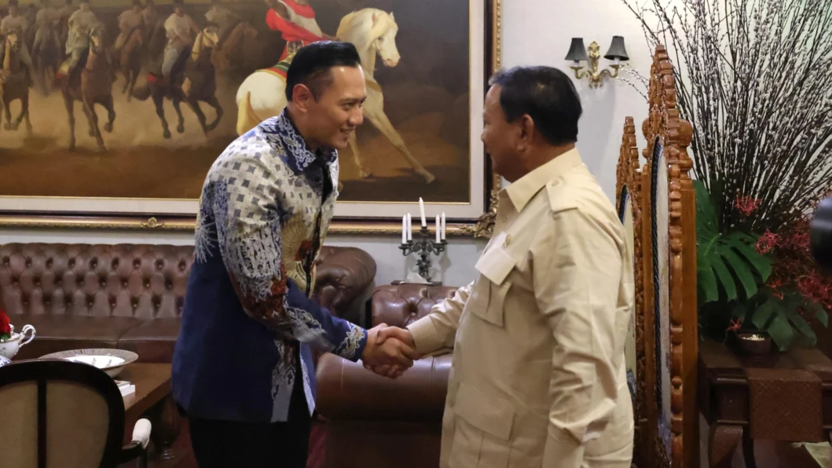 Sebelum Dilantik, AHY Sungkem Dulu ke Prabowo Ketua Umum Partai Demokrat, Agus Harimurti Yudhoyono (AHY) saat bertemu Capres 02, Prabowo Subianto.
