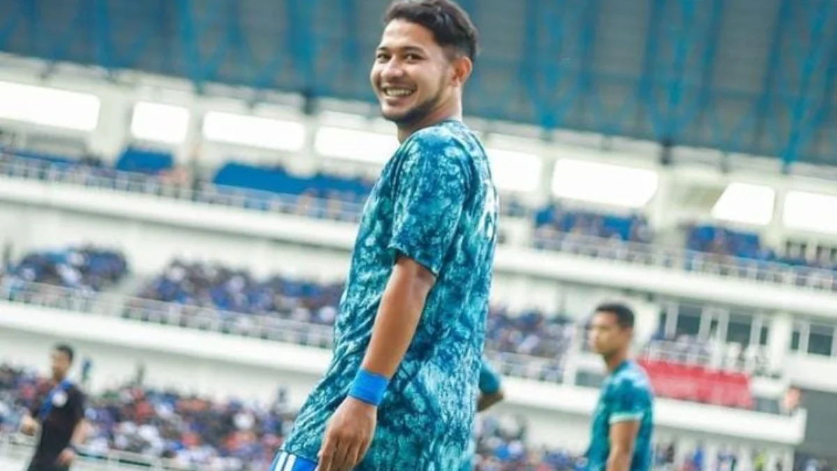 Gelandang PSIS Gian Zola