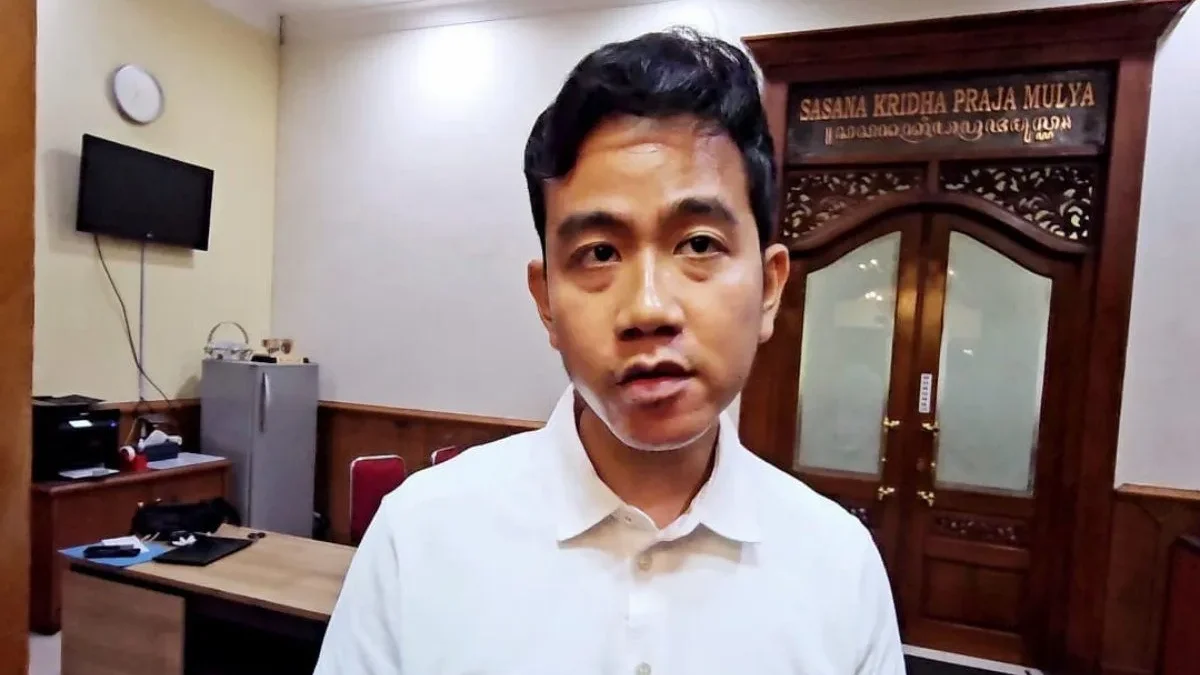 Gibran Pilih Bungkam Soal Isu Jadi Ketum Golkar Gibran