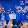 Wakil Wali Kota Dedie A. Rachim saat menerima SK rekomendasi dari Ketum PAN, Zulkifli Hasan untuk maju dalam Pilkada 2024. (Yudha Prananda / Jabar Ekspres)