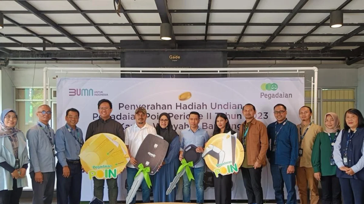 Pegadaian Serahkan Hadiah Mobil Listrik Program Pegadaian Poin 