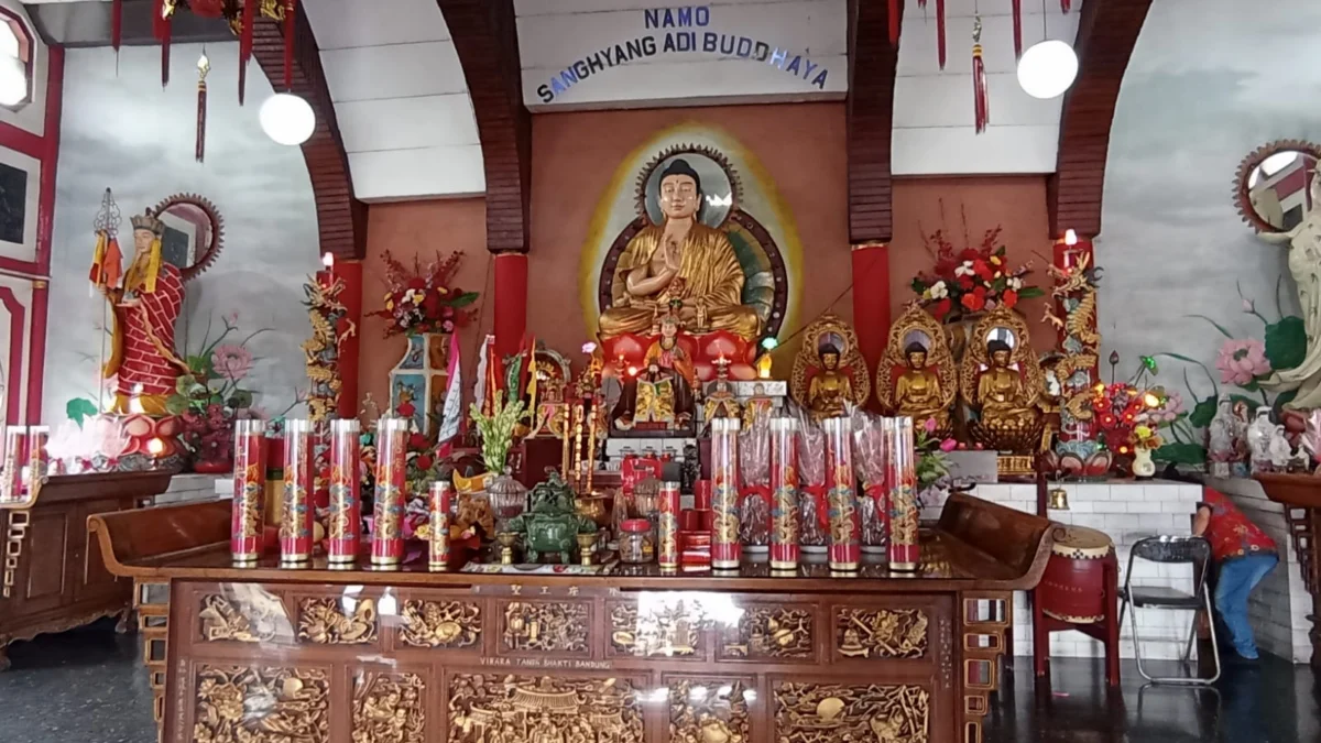Melihat Persiapan Imlek 2024 di Vihara Tanda Bhakti Bandung Dok. Persiapan Imlek tahun 2024 di Vihara Tanda Bhakti Bandung. Jum'at (9/2). Foto. Sandi Nugraha.