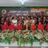 Para pengurus KSPPS Al Uswah Indonesia berfoto bersama dengam perwakilan dari Pemkot Banjar saat menggelar RAT tahun 2023, di gedung dakwah, Mejid Agung Kota Banjar, Minggu 25 Februari 2024. (Cecep Herdi/Jabar Ekspres)