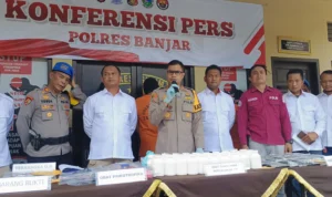 Kapolres Banjar AKBP Danny Yulianto saat menggelar konferensi pers di Mapolres Banjar, Kamis 1 Februari 2024. (Cecep Herdi/Jabar Ekspres)