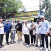 Anggota Komisi IV DPRD Jabar Jajang Rohana Sarankan Perbaikan Jalan Bersamaan dengan Drainase Anggota Komisi IV DPRD Jabar Jajang Rohana ( lima dari kanan) saat sidak ke Jalan RA Kartini Kota Bekasi.