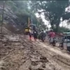 Lokasi longsor di ruas Jalan Raya Cipatat-Saguling, Kabupaten Bandung Barat. Jumat (23/2). Foto Jabarekspres