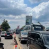 Kemacetan Panjang di Ruas Jalur Nagreg adanya kampanye akbar paslon nomot urut 1. Foto Agi Jabar Ekspres