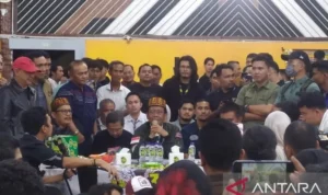 Cawapres nomor urut 3 Prof Mahfud Md dalam diskusi publik 'Tabrak Prof' bersama kaum muda Aceh, di Banda Aceh, Rabu (31/1/2024) malam. Foto: ANTARA/Rahmat Fajri