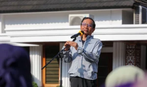 Mahfud MD di sela-sela olahraga terakhirnya bersama staff dan ASN Kemenko Polhukam/ Foto: Istimewa/