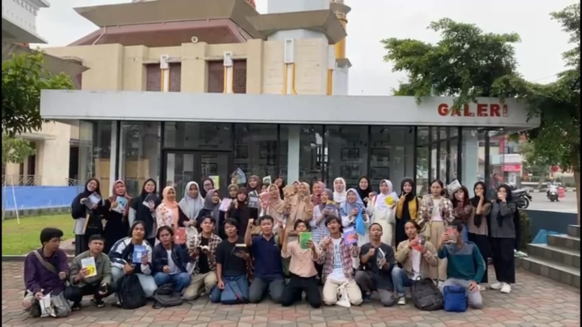 Muda-mudi Sukabumi gencarkan gerakan membaca. Riki Achmad/Jabar Ekspres
