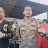 Polisi amankan 3 orang pelaku pengoplos gas elpiji ilegal di Kecamatan Cileungsi, Kabupaten Bogor. Foto: Sandika Fadilah/Jabarekspres.com