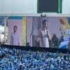 Calon Wakil Presiden Nomor urut 2 Gibran Rakabuming Raka saat menyambut ribuan relawan dalam acara Konser Kopi Pagi bertajuk "Selangkah Menuju Kemenangan" di Stadion Si Jalak Harupat, Kabupaten Bandung, Jumat (9/2/2024). Foto Agi Jabar Ekspres