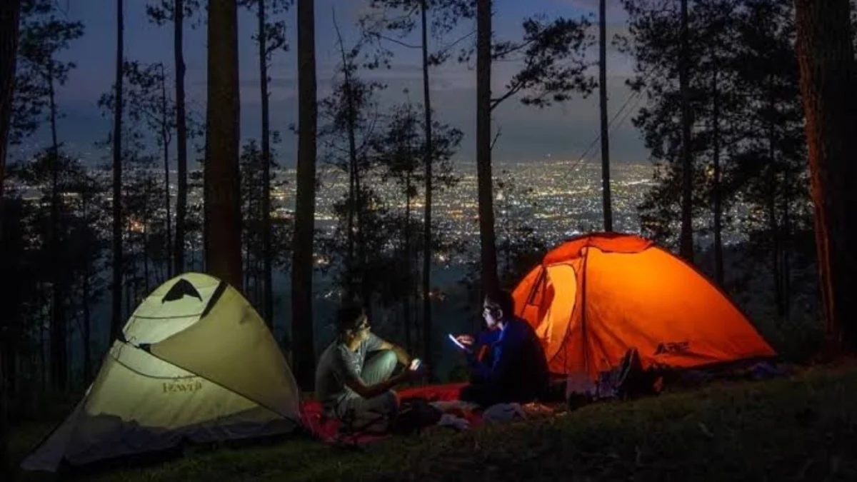 Rekomendasi Tempat Wisata Hiking dan Camping Seru di Bandung