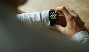 5 Kekurangan Smartwatch yang Pelu Kamu Ketahui (Foto : Unsplash/ Luke Chesser)