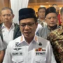 Bupati Bandung Dadang Supriatna saat memberikan keterangan di Komplek Cibiru Asri, Kecamatan Cileunyi, Kabupaten Bandung. Foto Agi Jabar Ekspres