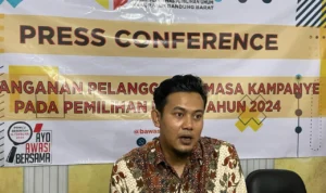 Bansos Rentan Dipolitisasi Caleg dan Capres, Bawaslu KBB Kawal Pendistribusiannya Ketua Bawaslu Kabupaten Bandung Barat, Riza Nasrul Falah Sopandi. Kamis (1/2). Foto istimewa