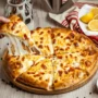 Topping Berlimpah! Coba Pizza Buatanmu dengan Resep Ini (ilustrasi: Freepik)